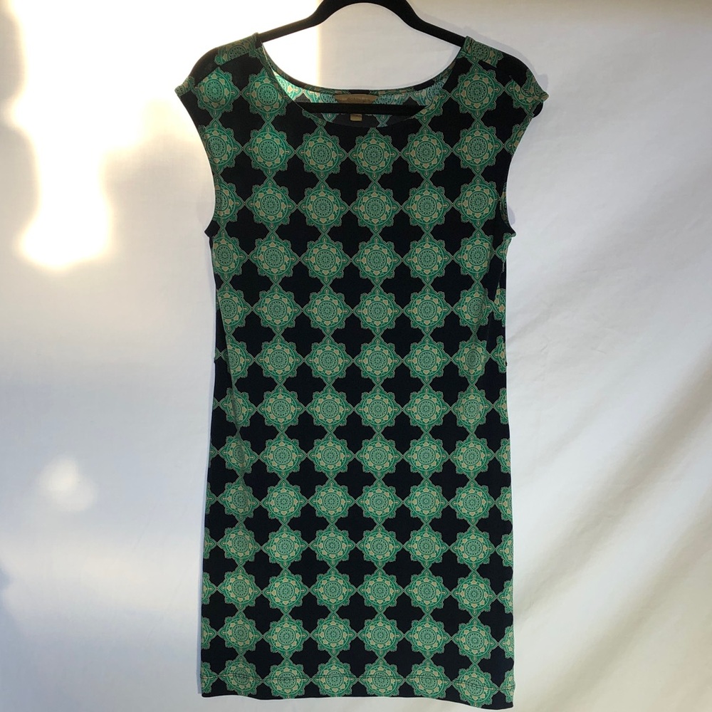 Sleeveless Black & Green Printed Shift Dress, Size XS
